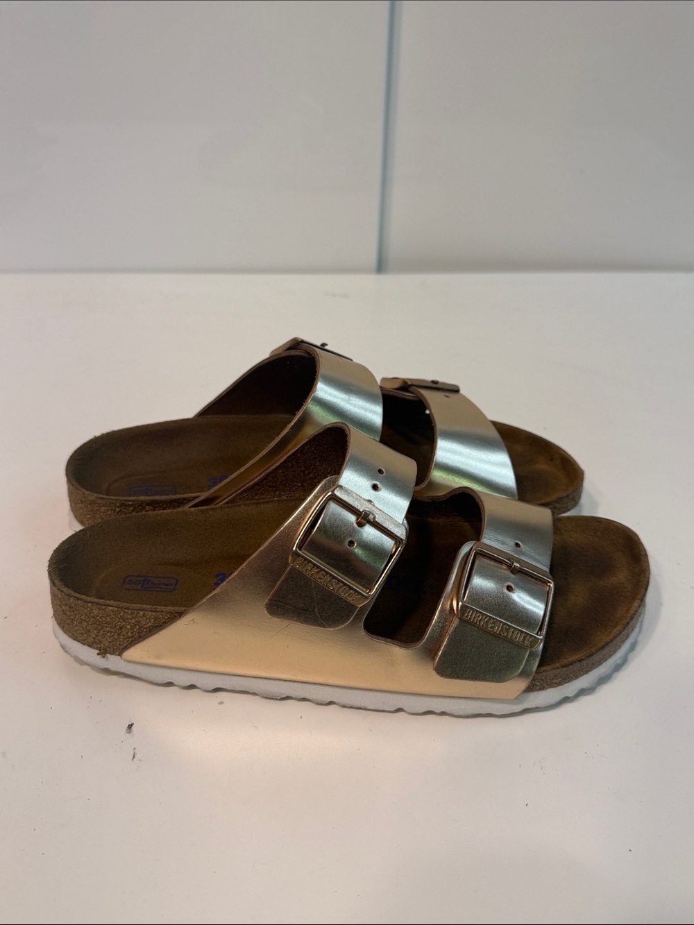 Gently used Birkenstock Arizona Two-Strap Sandal in Metallic Rose women’s size 7